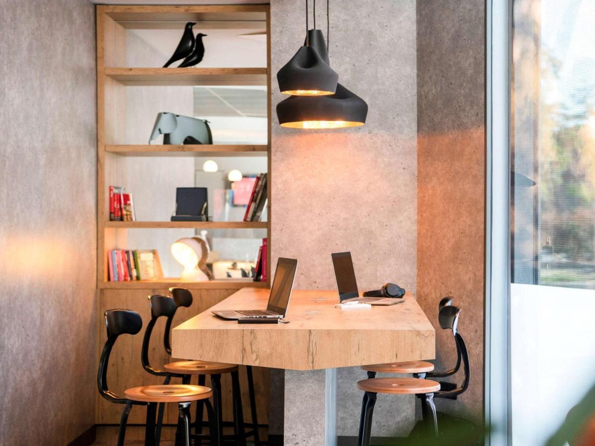 Ibis Lyon Caluire Cite Internationale Hotell Exteriör bild