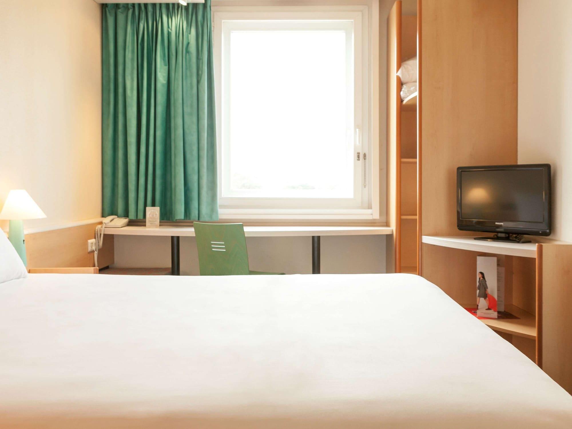 Ibis Lyon Caluire Cite Internationale Hotell Exteriör bild