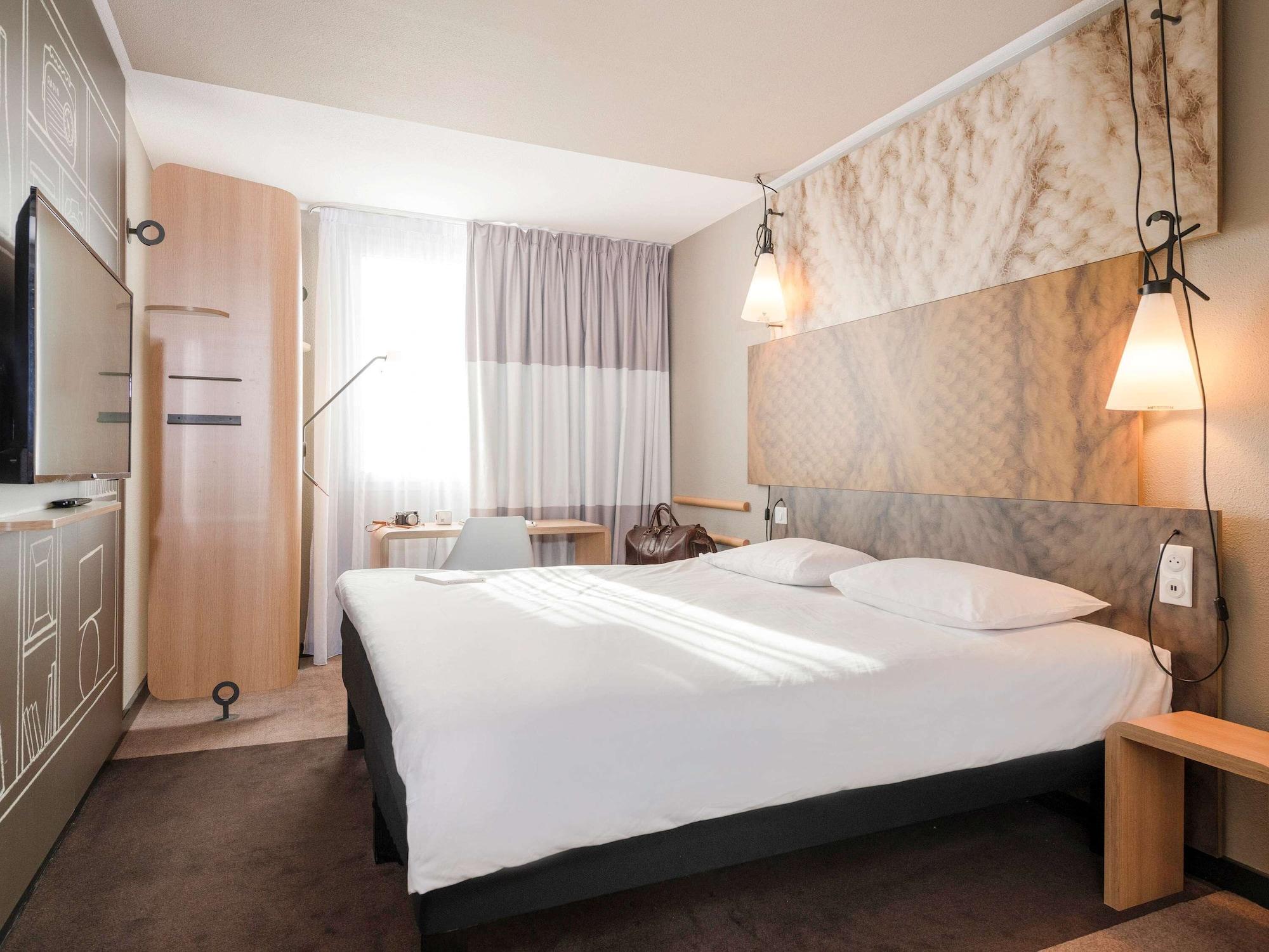 Ibis Lyon Caluire Cite Internationale Hotell Exteriör bild