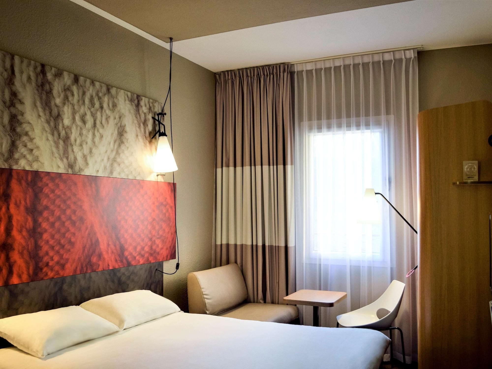 Ibis Lyon Caluire Cite Internationale Hotell Exteriör bild