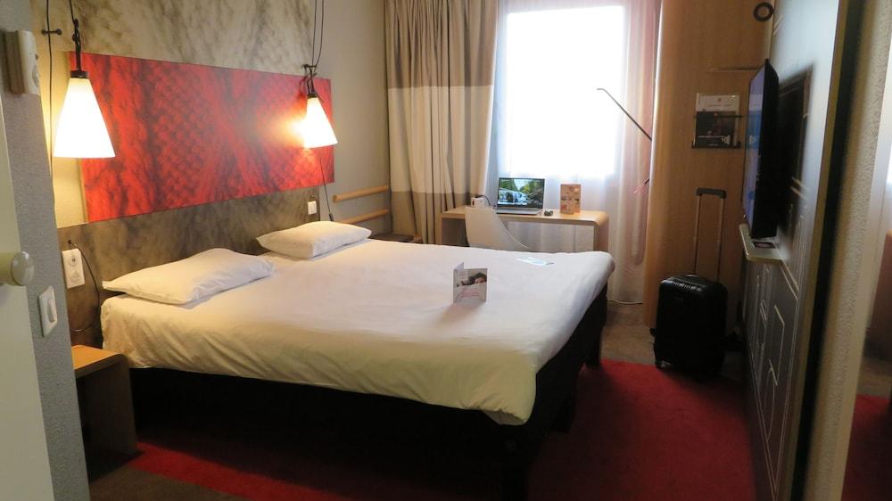 Ibis Lyon Caluire Cite Internationale Hotell Exteriör bild
