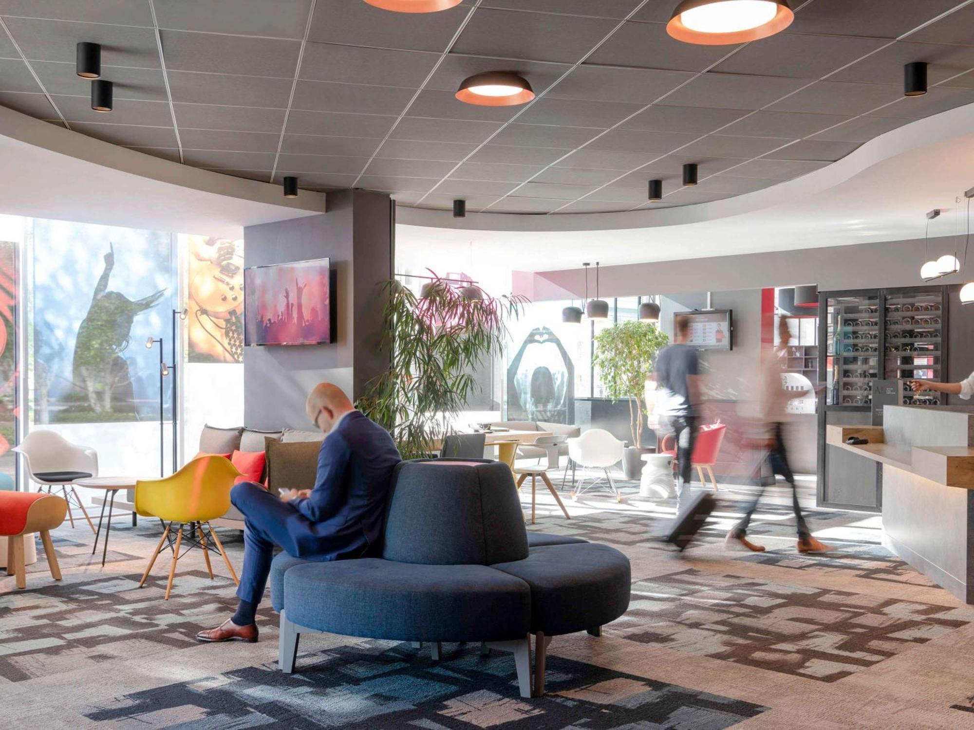 Ibis Lyon Caluire Cite Internationale Hotell Exteriör bild
