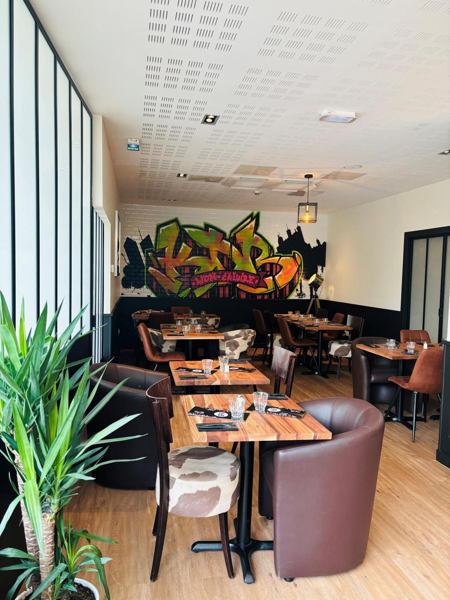 Ibis Lyon Caluire Cite Internationale Hotell Exteriör bild