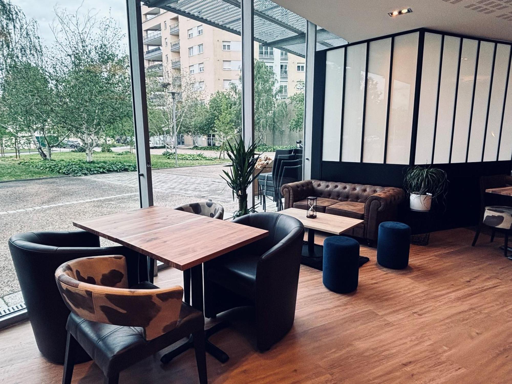 Ibis Lyon Caluire Cite Internationale Hotell Exteriör bild